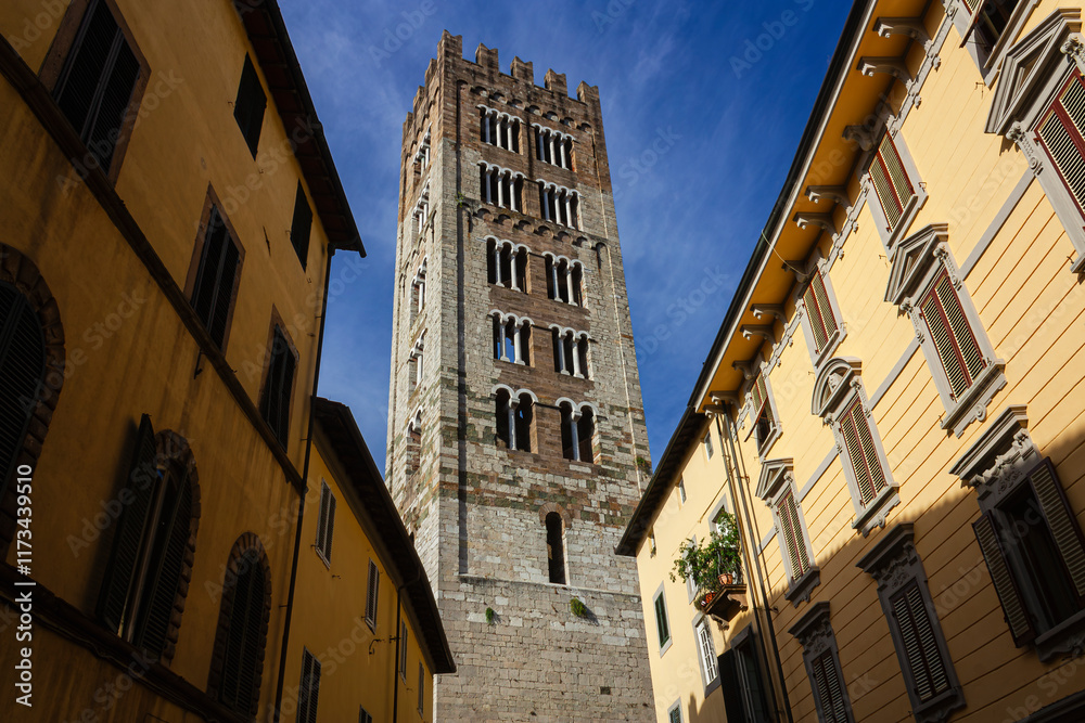 A medieval tower among a bunch of vernacular houses