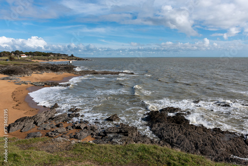 La mer monte. The sea is rising. photo