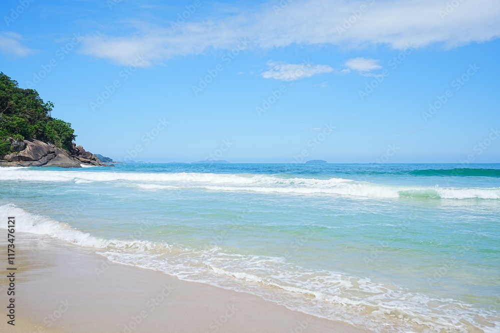 Praia das Conchas or Shell Beach in Ubatuba, Sao Paulo, Brazil - ブラジル サンパウロ ウバトゥバ 貝殻ビーチ Praia das Conchas or Shell Beach in Ubatuba, Sao Paulo, Brazil - ブラジル サンパウロ ウバトゥバ 貝殻ビーチ