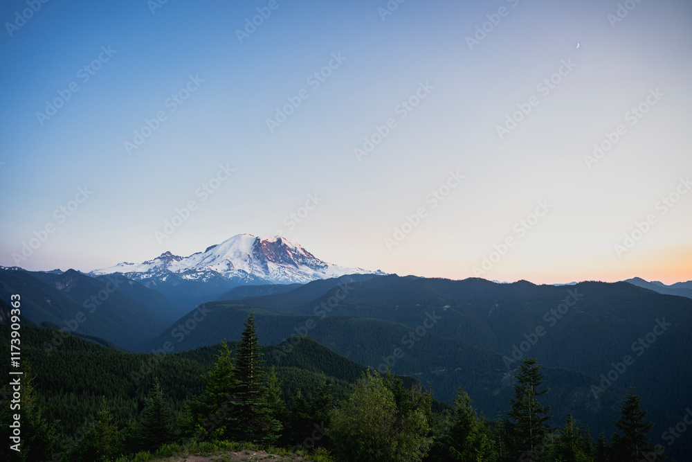 Fototapeta premium Mountain Rainier Sunset with crescent moon