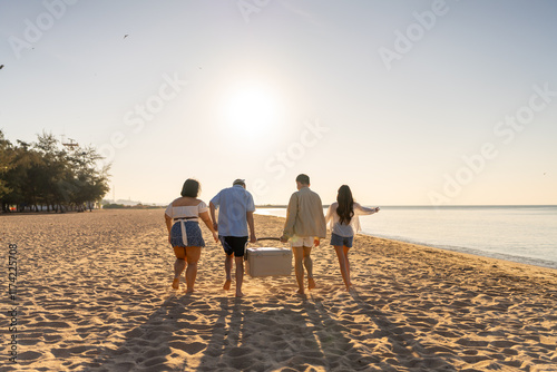 Canvas Print Happy man and woman travel the sea on summer beach holiday vacation