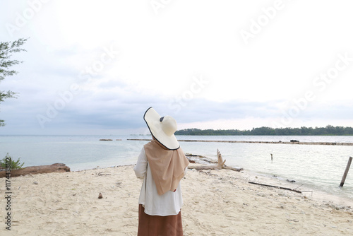 aesthetic women on the beach