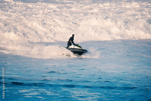 Moto d'acqua tra la schiuma