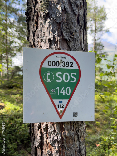 Notrufpunkt im Wald: SOS-Position 000.392 für schnelle Hilfe