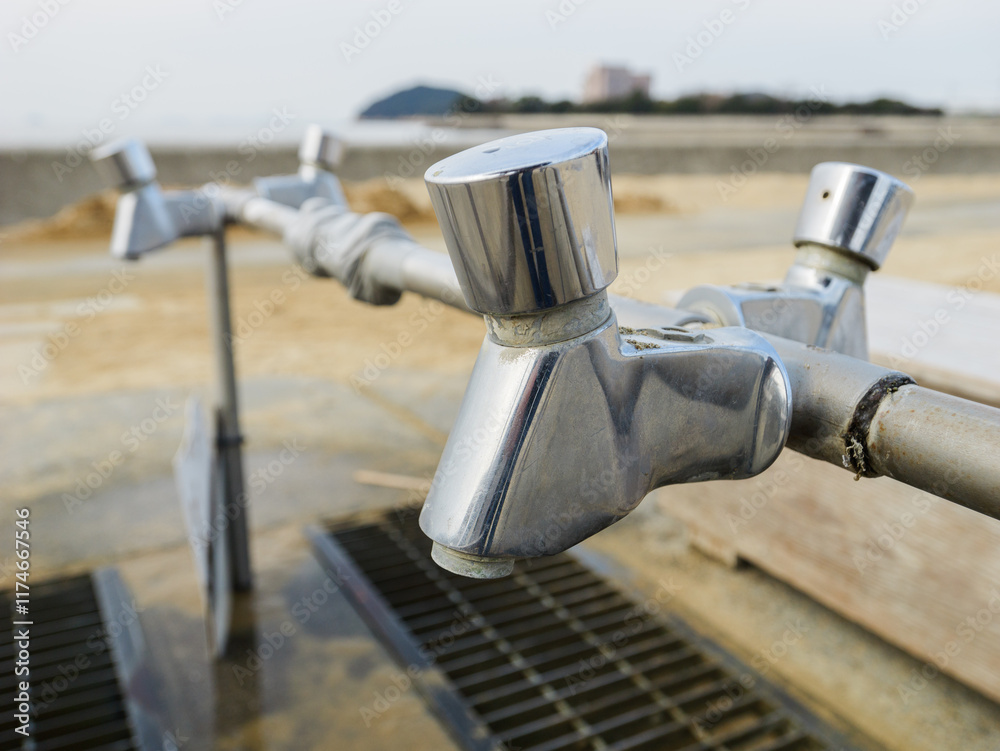 Obraz premium 海水浴場の足洗い場