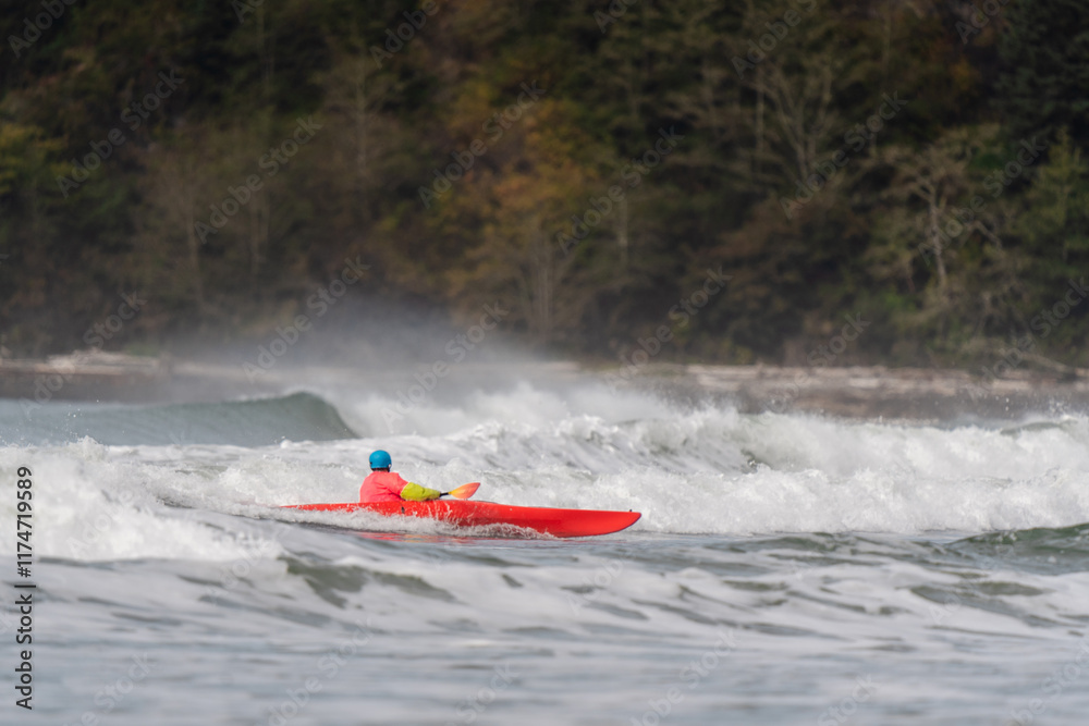Fototapeta premium Sea kayaking at Hobuck Beach in the Olympic Peninsula in the northwest corner of Washington