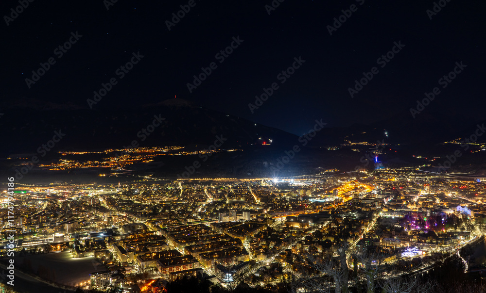Naklejka premium view of the city innsbruck in austria tyrol of night