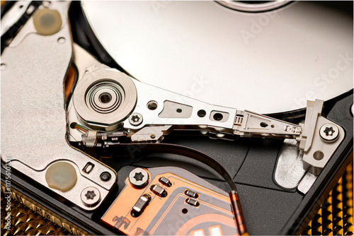 Wallpaper Mural Hard disk interno aperto con sfondo oro 07 orizzontale Torontodigital.ca