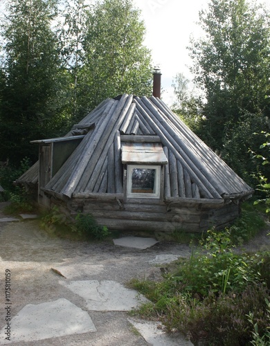 Antica casa tradizionale Sami al museo all'aperto di Skansen a Stoccolma, Svezia.  photo