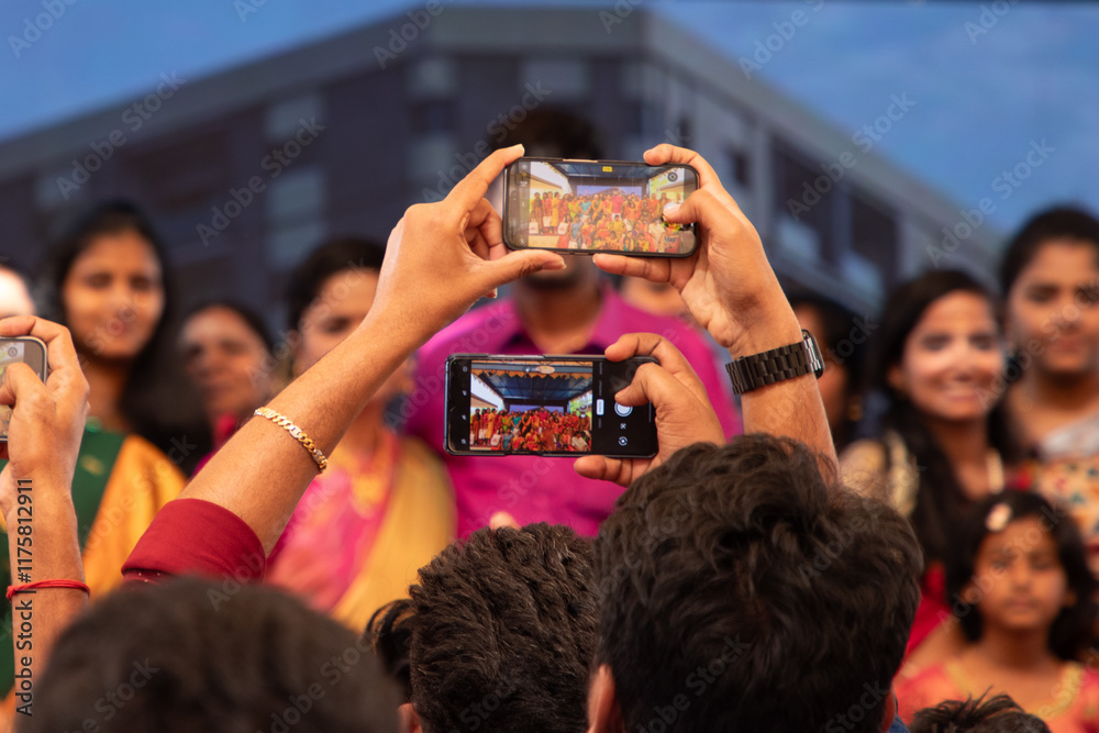 Obraz premium Taking pictures during public incidents is common today. While some capture for memories, many do so under social pressure, reflecting modern-day habits at Ajman, UAE on January 14, 2024.