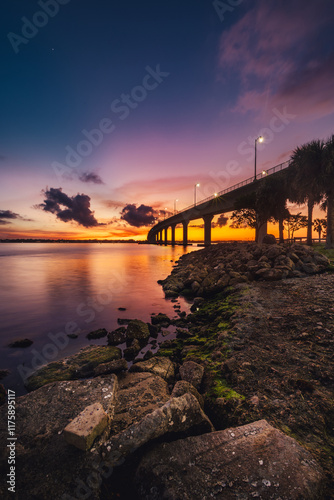 Cuadro en lienzo Sunset over the Indian River from Stuart Causeway in Stuart, Florida