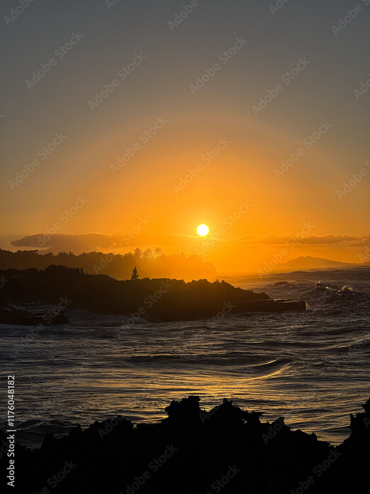 Naklejka premium sunset over the sea