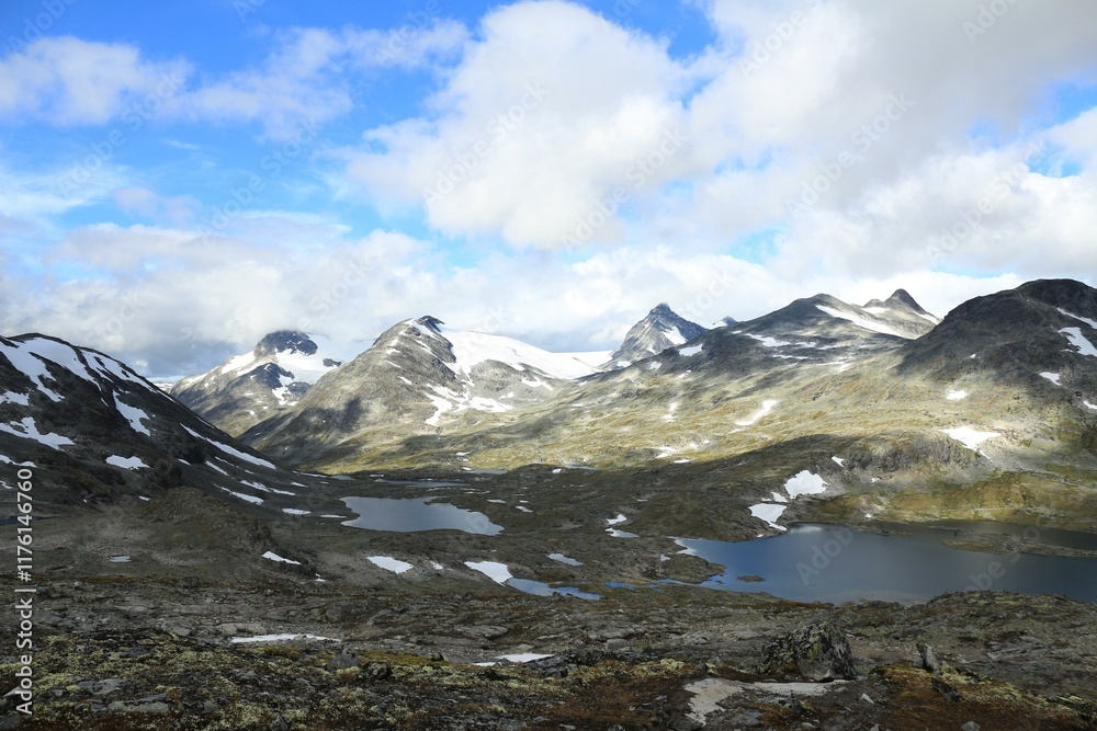 Obraz premium mountains and clouds