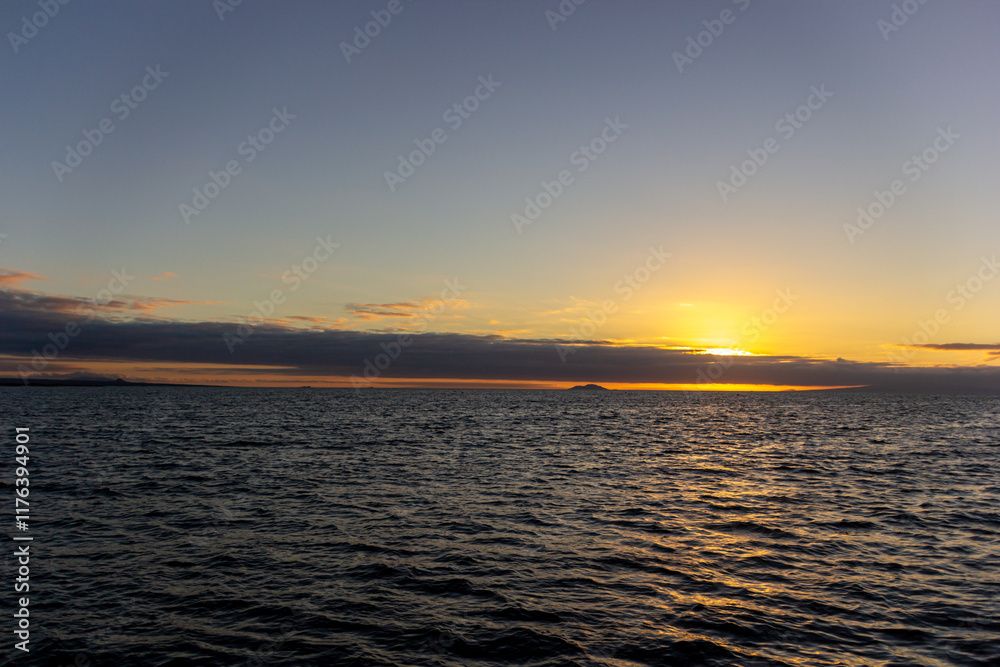 Obraz premium Atardecer en el océano de Galápagos, Ecuador