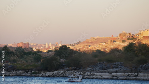 Assouan, Égypte, Nil, barrage d'Assouan, lac Nasser, temple de Philae, obélisque inachevé, île Éléphantine, île Kitchener, Nubie, culture nubienne, marché d'Assouan, felouque, désert, dunes de sable,  photo