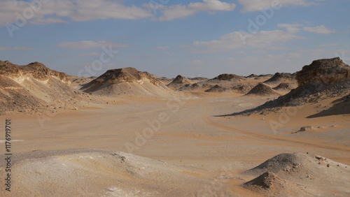 désert blanc, Égypte, Sahara, formations rocheuses, calcaire, craie, paysage désertique, sable, dunes, érosion, géologie, nature, parc national, formations naturelles, rochers, aventure, exploration,  photo