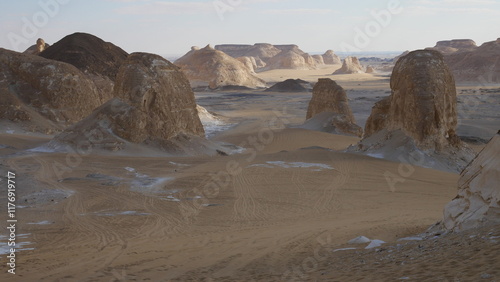 désert blanc, Égypte, Sahara, formations rocheuses, calcaire, craie, paysage désertique, sable, dunes, érosion, géologie, nature, parc national, formations naturelles, rochers, aventure, exploration, 