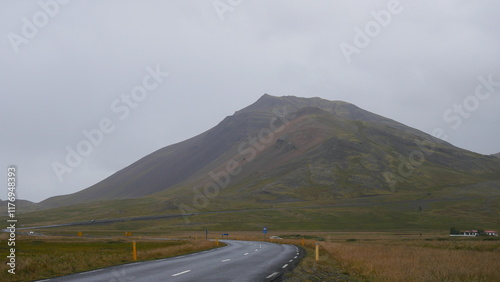 Islande, paysages, nature, volcans, glaciers, cascades, aurores boréales, geysers, sources chaudes, fjords, montagnes, Reykjavik, Blue Lagoon, plages de sable noir, faune, macareux, chevaux islandais, photo