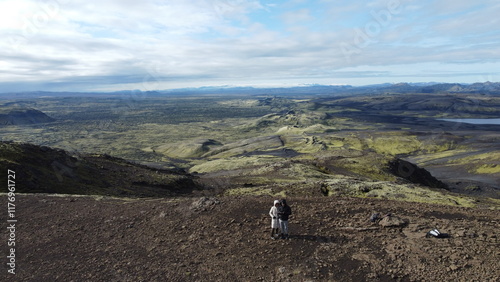 Vue aérienne panoramique de la chaîne de volcan Laki, désert de montagne de mousse, Islande
 photo