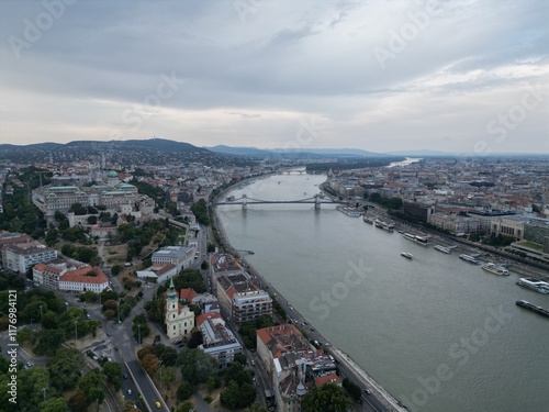 Wallpaper Mural Vue aérienne panoramique de la ville capitale Budapest avec église Our Lady of Buda Castle, Fisherman's Bastion, Hongrie, Europe
 Torontodigital.ca