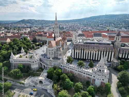 Vue aérienne panoramique de la ville capitale Budapest avec église Our Lady of Buda Castle, Fisherman's Bastion, Hongrie, Europe

