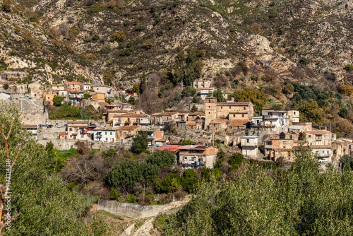 Vista di Gallicianò dalla strada che porta all'ingresso del paese