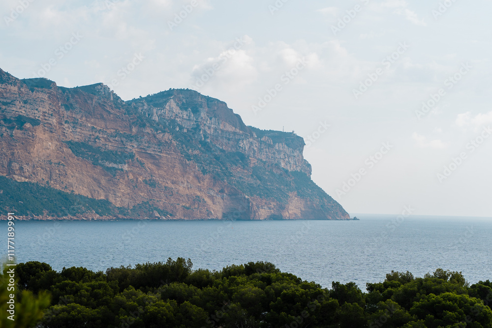 Splendeurs des Calanques : Nature et Mer Méditerranéenne
