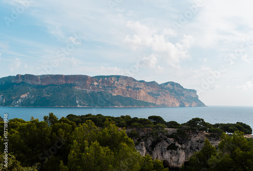 Obraz na płótnie Splendeurs des Calanques : Nature et Mer Méditerranéenne w salonie