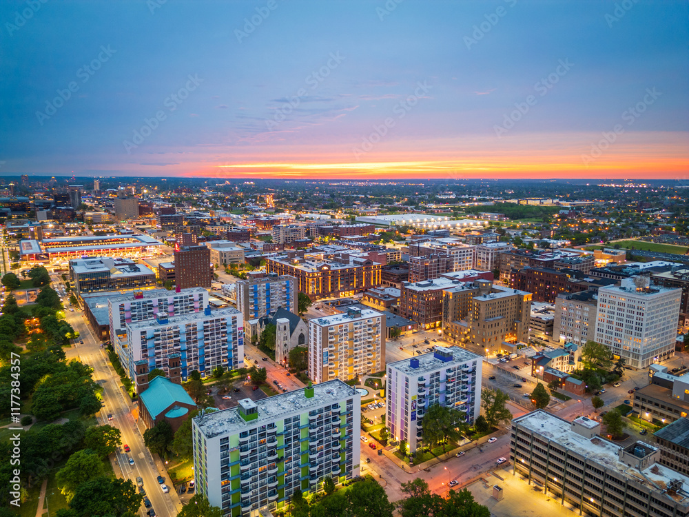 Fototapeta premium St. Louis, MO, USA Downtown Apartment Blocks