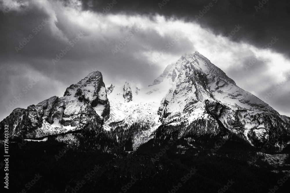 Obraz premium mountain panorama view in the alps 