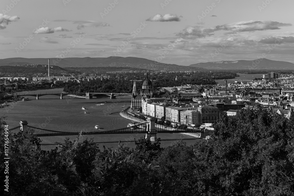 Naklejka premium Stunning bw photos of Budapest showcasing the Parliament Building, Buda Castle, Chain Bridge. Capturing the charm of the Danube River, vibrant cityscapes, and historic architecture. Perfect for travel