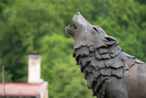Wolf als Wahrzeichen von Wolfratshausen in Bronze