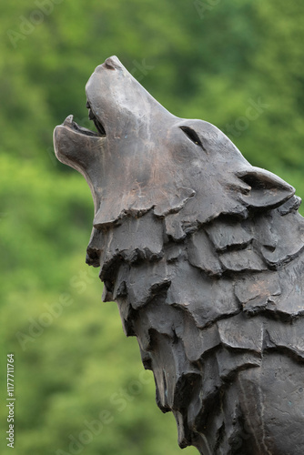 Wolf als Wahrzeichen von Wolfratshausen als Bronzestatue