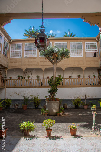 Obraz na płótnie The courtyard of a traditional house on La Orotava w salonie