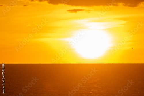 Atardecer en la playa, playa del caribe, sol en la línea del horizonte  photo