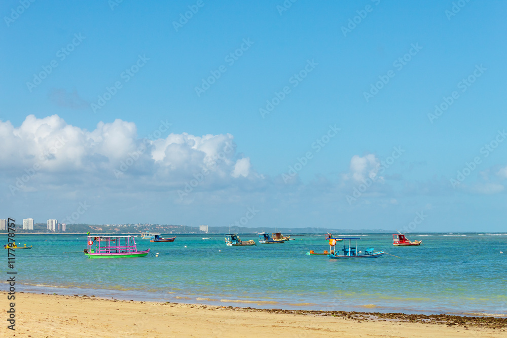 Obraz premium barcos coloridos da praia da Ponta Verde em Maceió Alagoas Brasil