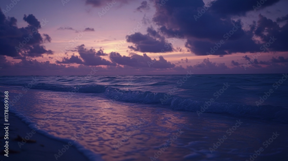 Fototapeta premium A serene landscape of a sunset over the ocean with waves crashing against the shore, perfect for use as a background image or to represent a peaceful atmosphere