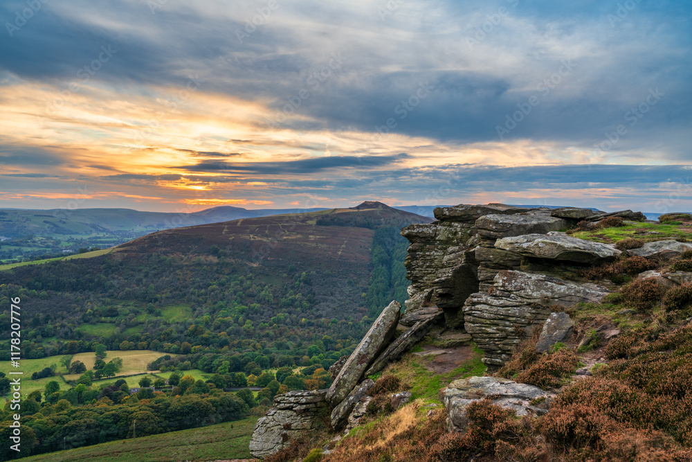 Fototapeta premium Derwent Edge at sunset in Peak District, UK