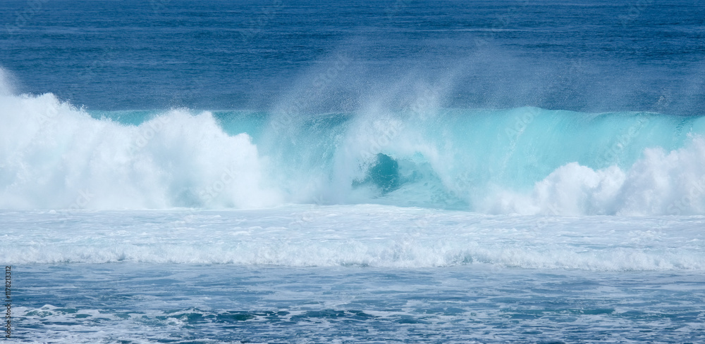 Fototapeta premium Beautiful splash of Bali ocean