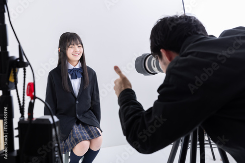 証明写真を撮る学生　Students taking ID photos photo