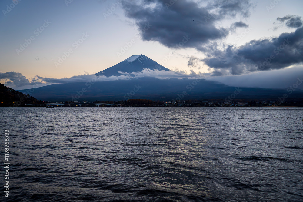 夕暮れの富士山【河口湖より】 夕暮れの富士山【河口湖より】