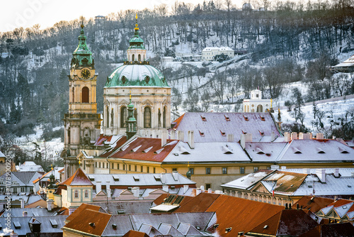 Canvas Print Scenic Winter View of Malá Strana in Prague with Snow-Covered Rooftops and St