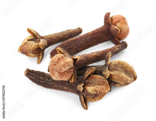Fototapeta Naklejka Na Ścianę i Meble -  Dry clove buds on white background. Aromatic spice