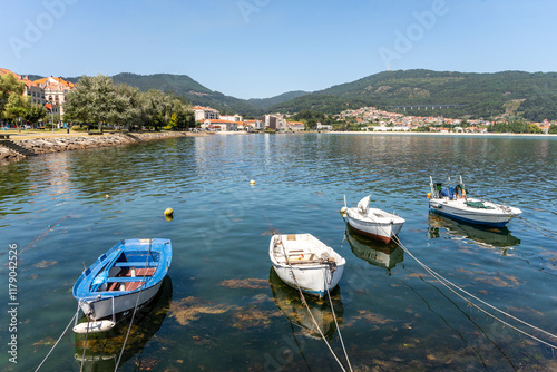 Obraz na płótnie Boats by the coast on Marina of Moana in Galicia, Spain w salonie