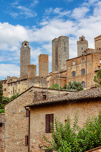 Obraz na płótnie The medieval towers and architecture of San Gimignano in Tuscany under a bright blue sky w salonie