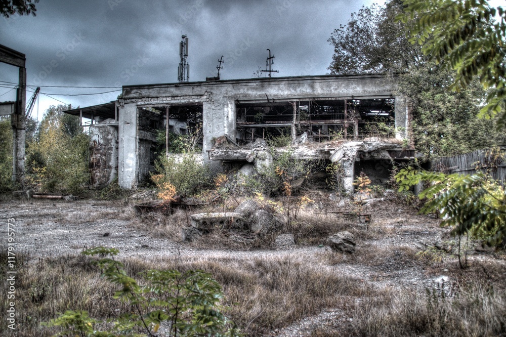 Fototapeta premium An old abandoned building with columns and stairs.
