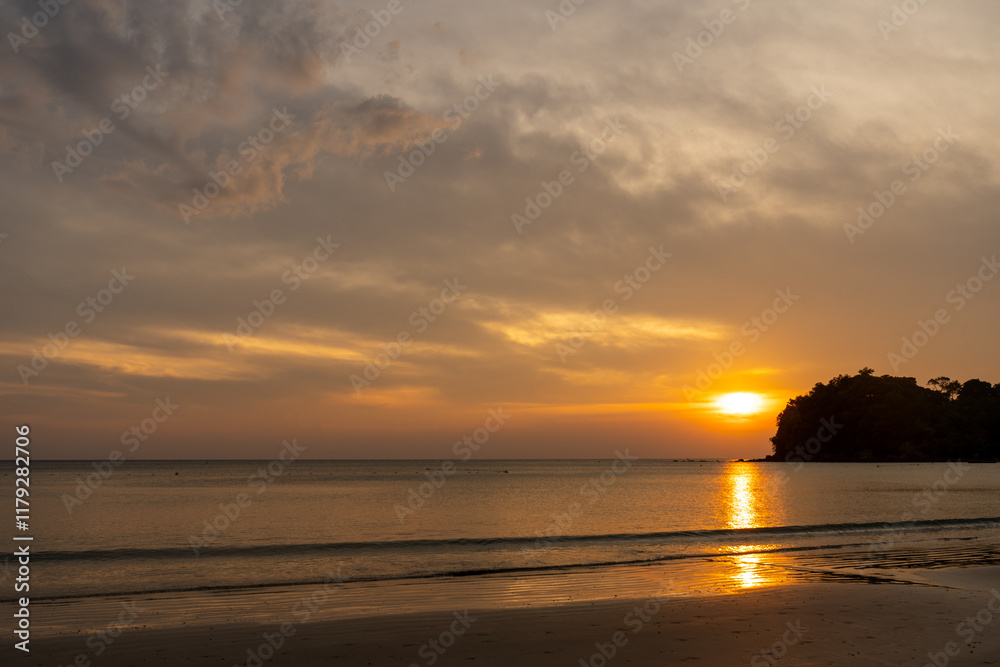 Obraz premium sunset on the beach