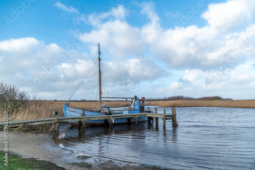 Gamle Fisker Hütte Sehenswürdigkeit Öffentliches Gebäude Ausflugsziel mit altem Boot photo