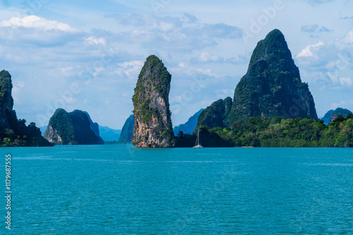 Obraz na płótnie Ao Phang Nga National Park and coastline of Phuket w salonie