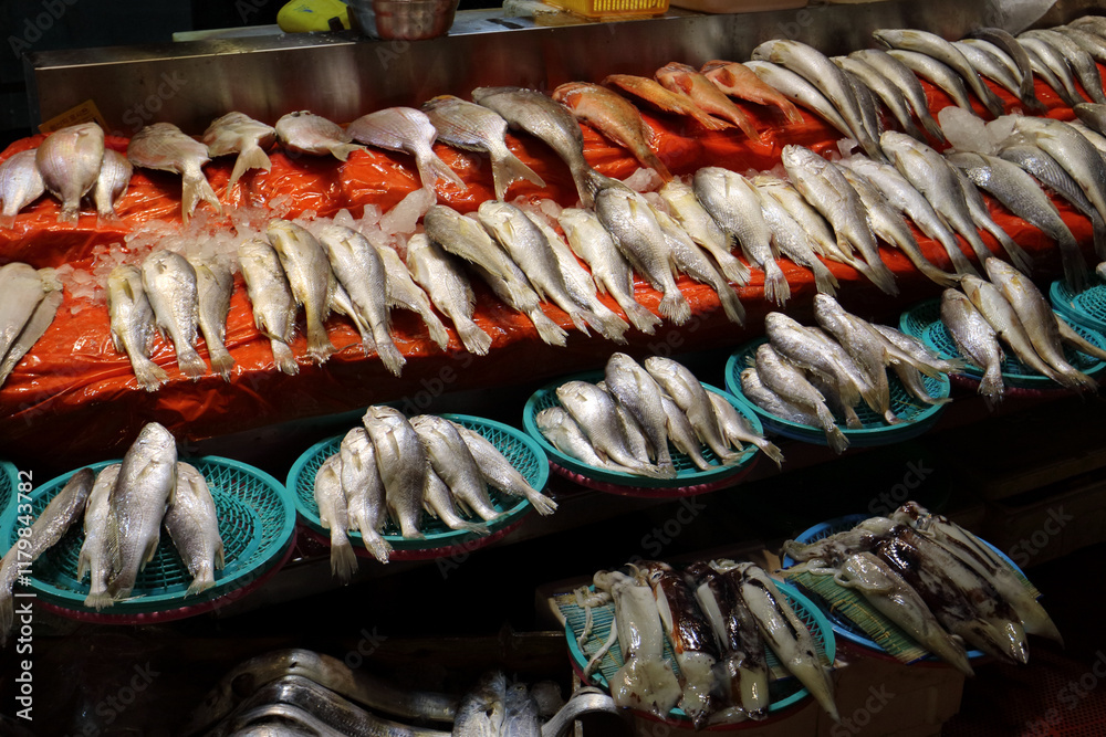 Obraz premium 韓国の市場の魚